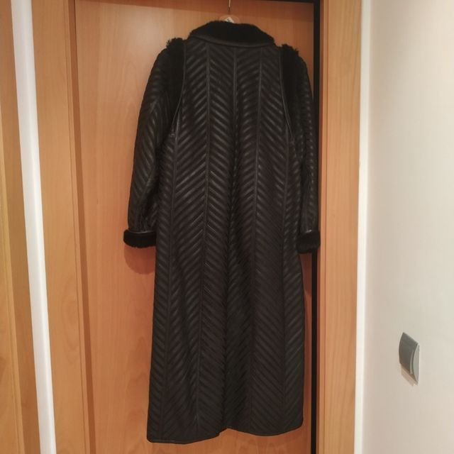 ABRIGO DE PIEL Y ANTE NEGRO