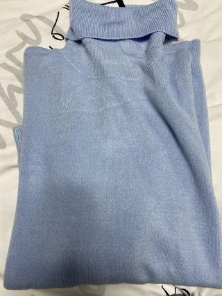 Jersey cuello subido azul claro