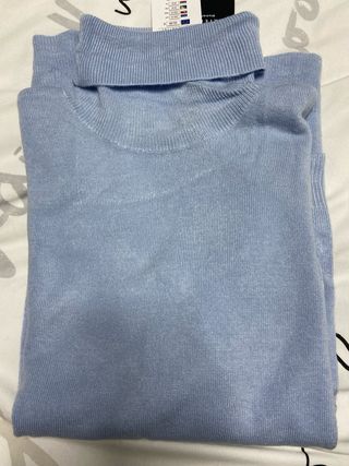 Jersey cuello subido azul claro