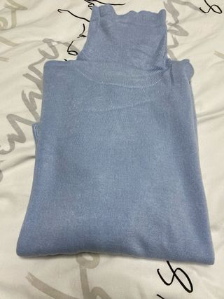 Jersey cuello subido azul claro
