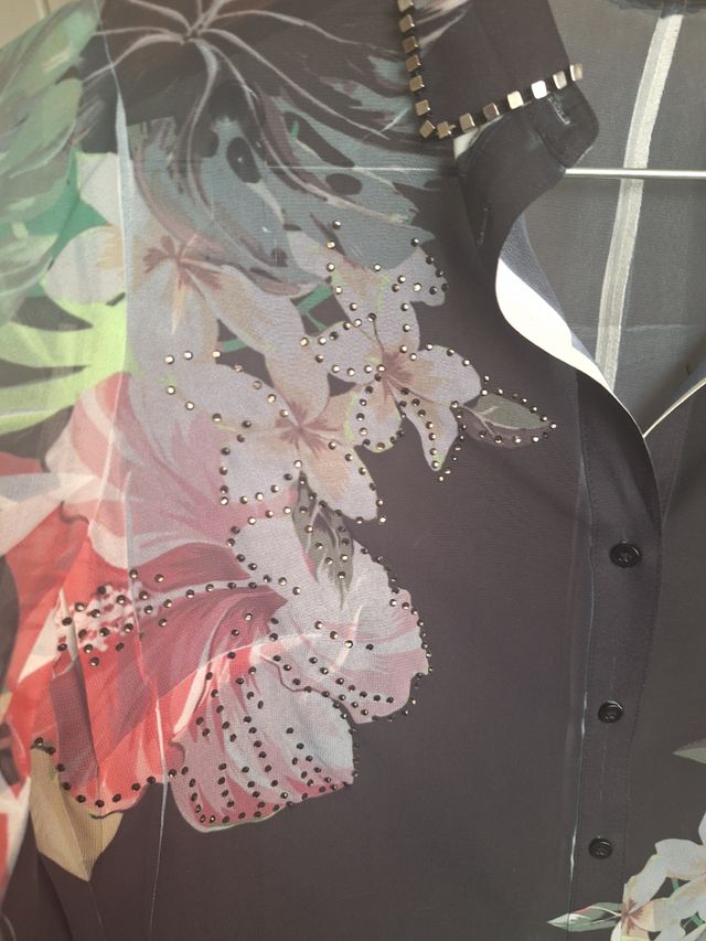 Camisa Guess , preciosa!!