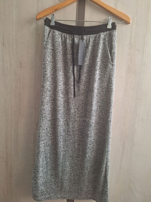 Falda larga nueva con etiquetas