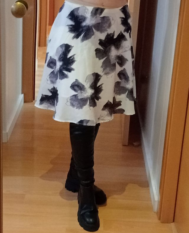 Falda acampanada. Talla M