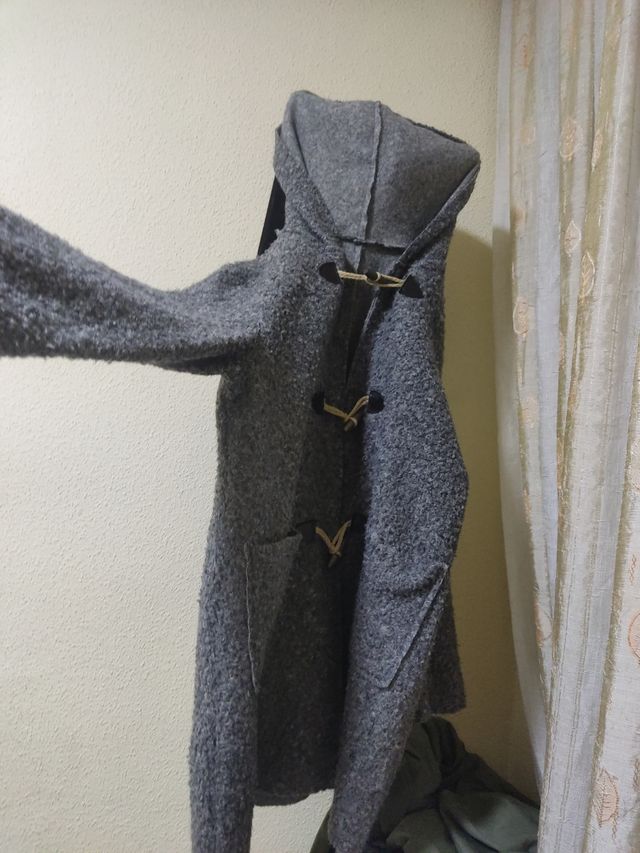 Abrigo con capucha  Muy calentito Ideal ahora en i