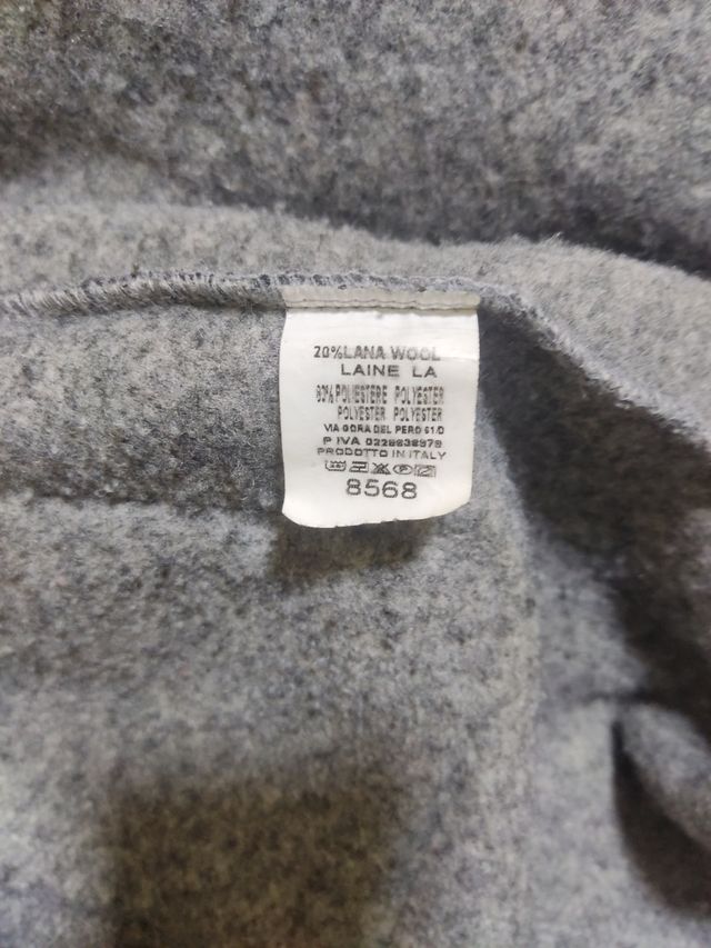 Abrigo con capucha  Muy calentito Ideal ahora en i