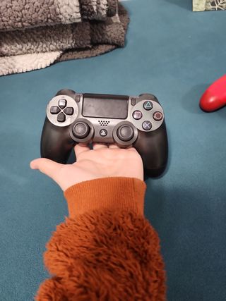 Ps4 Slim con todos los cables y 2 mandos