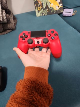 Ps4 Slim con todos los cables y 2 mandos