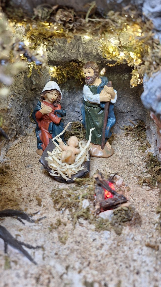 Presepe Artigianale Illuminato – Fontana Funzionan