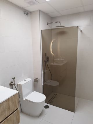 Reforma integral Baños. Cambio a plato de ducha 