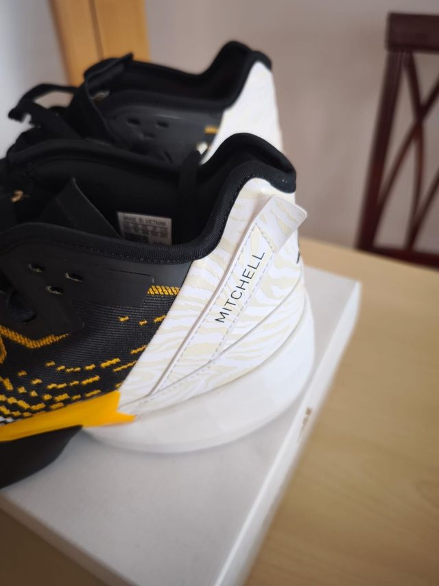 Adidas d.o.n. issue4