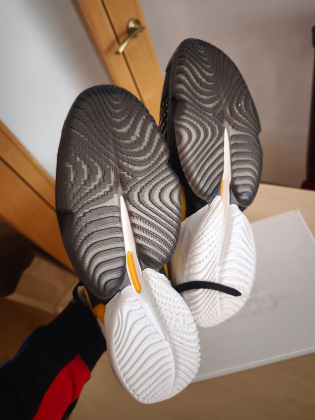 Adidas d.o.n. issue4