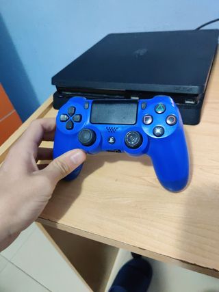 PS4 Slim 