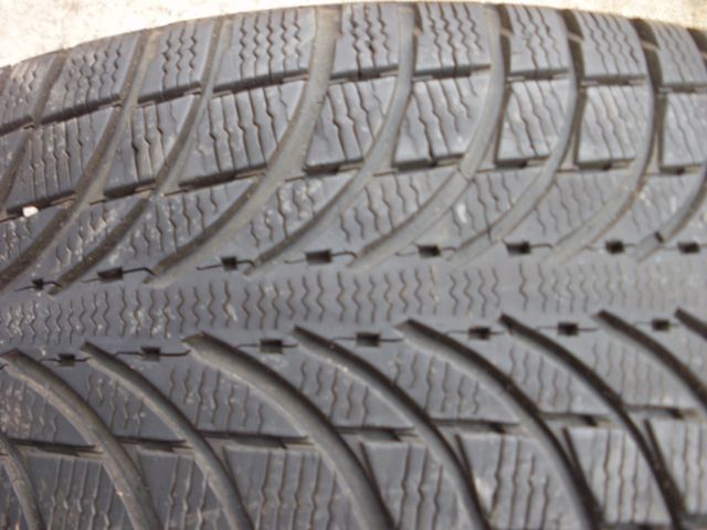 Neumatico 235/65-18 Michelin usado.