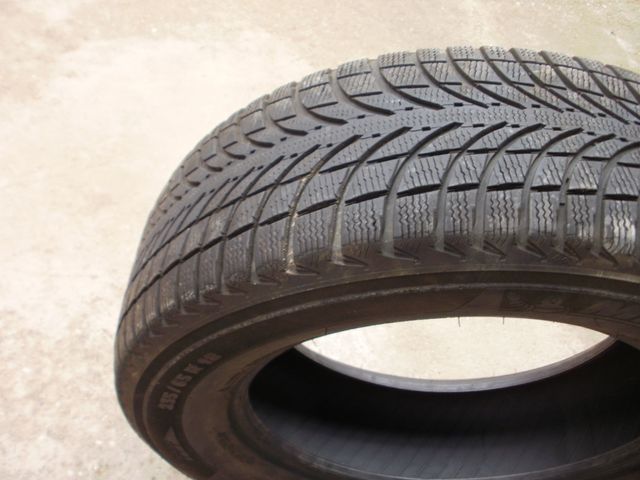 Neumatico 235/65-18 Michelin usado.