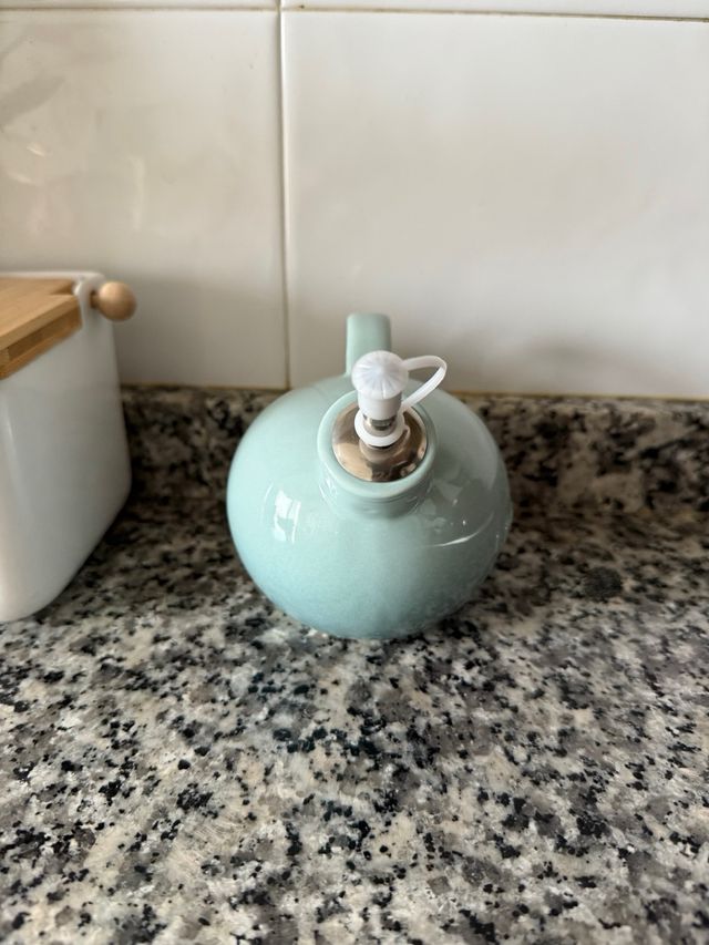 Aceitera de ceramica azul pastel