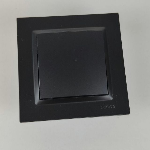 Interruptor de comutador série Simon 10 230V Pret