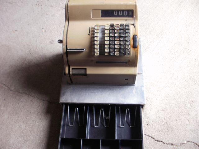 Maquina registradora antigua.