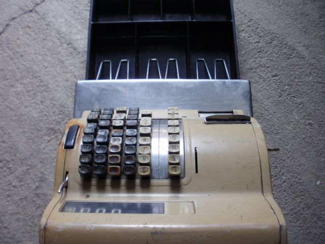 Maquina registradora antigua.