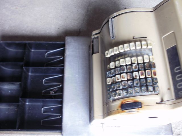 Maquina registradora antigua.