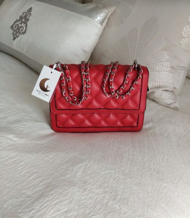 Bolso rojo a estrenar