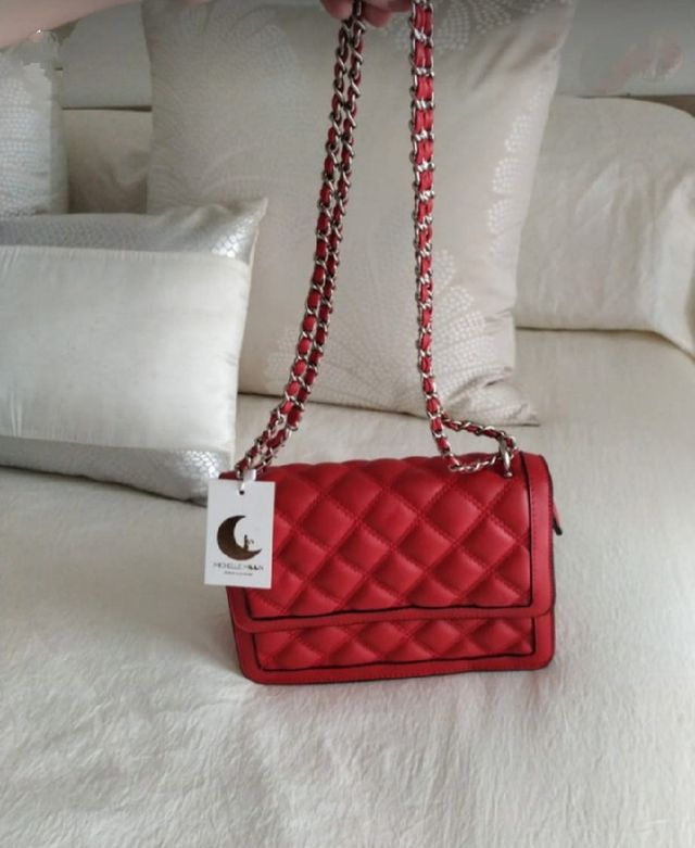 Bolso rojo a estrenar