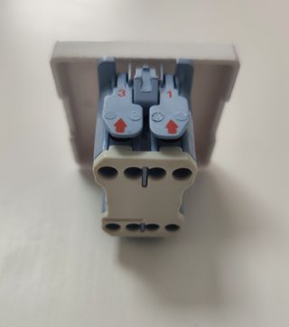 Enchufes USB, tapas, toma antena TV