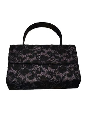 Vestido, bolso, guantes y zapatos