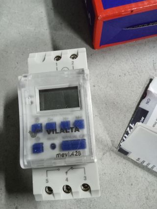 Reloj digital eléctrico 