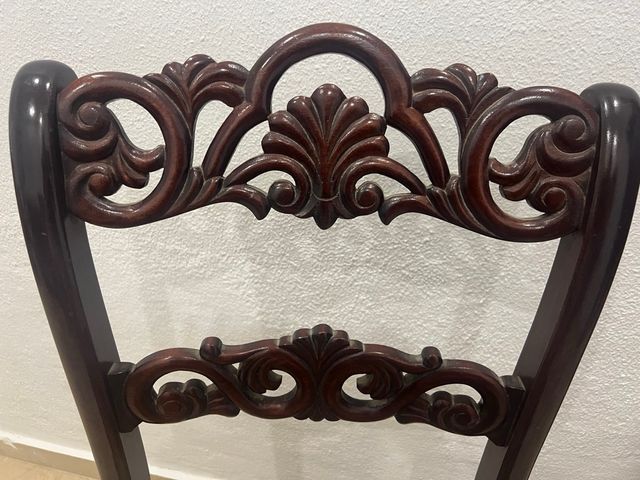 Sillas antiguas con tapiz