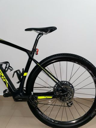 Bicicleta de carbono Berria Bravo 4.2