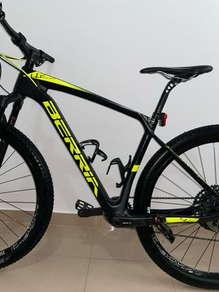 Bicicleta de carbono Berria Bravo 4.2