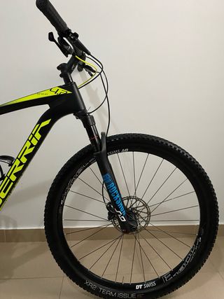 Bicicleta de carbono Berria Bravo 4.2