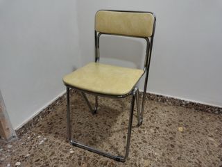 4 SILLAS Y MESA REDONDA  AÑOS 70 TUBULARES