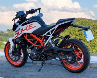 KTM DUKE 390 ABS del año 2020.