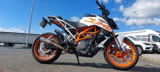 KTM DUKE 390 ABS del año 2020.