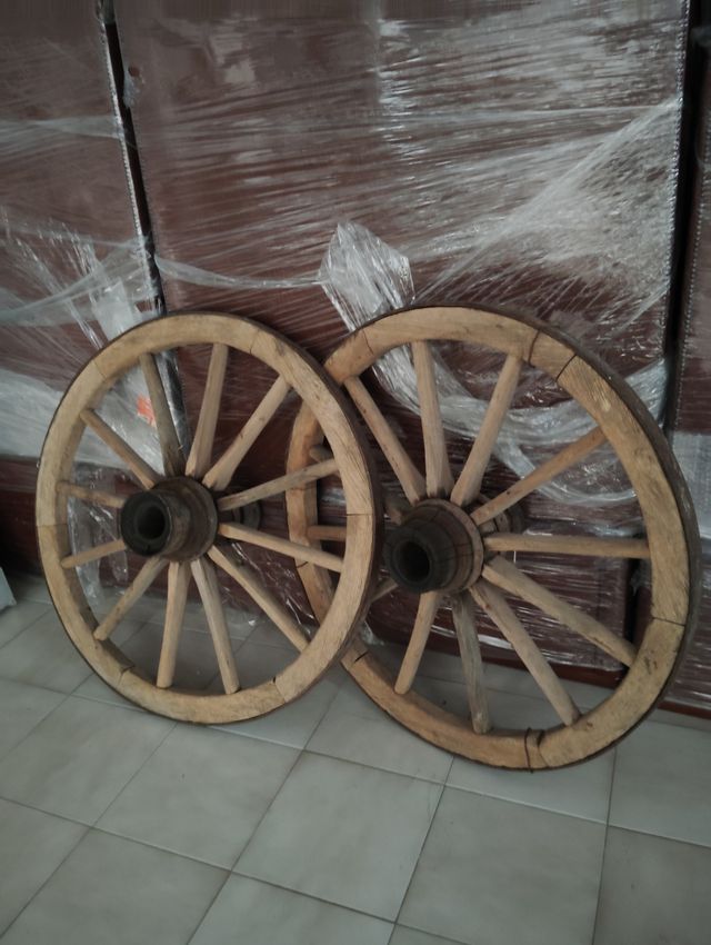 Ruedas de Madera grandes y pequeñas