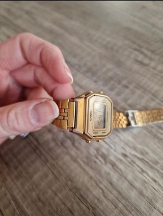 Reloj Casio dorado 