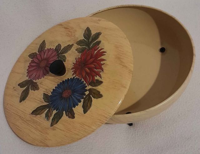 Design anni 60: scatola metallo caramelle Sperlari