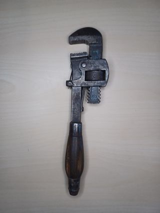 Llave antigua 10" tipo Stillson. Herramientas