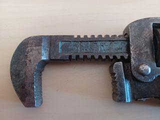 Llave antigua 10" tipo Stillson. Herramientas