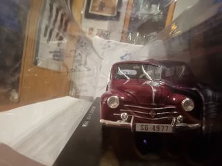 Renault 4 CV  a escala 1:24