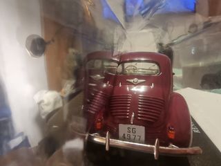 Renault 4 CV  a escala 1:24