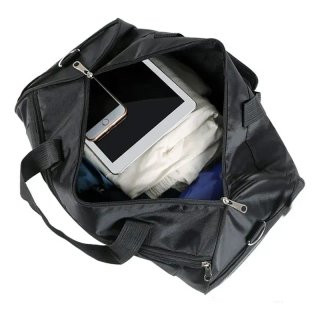 Bolsa de deporte y gym.  Ropa entrenar. Nueva