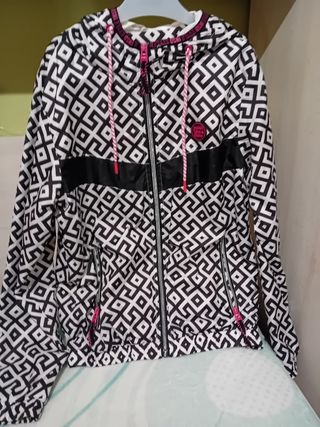 Cazadora impermeable mujer.