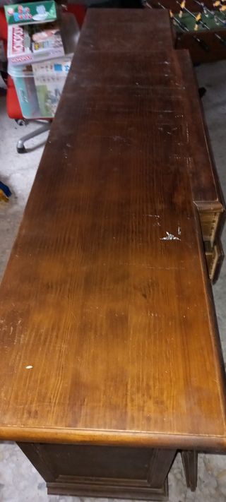 Aparador y vitrina de madera