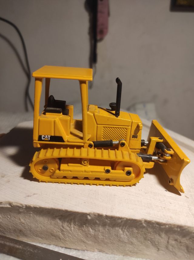 Modellino Caterpillar D5C JOAL