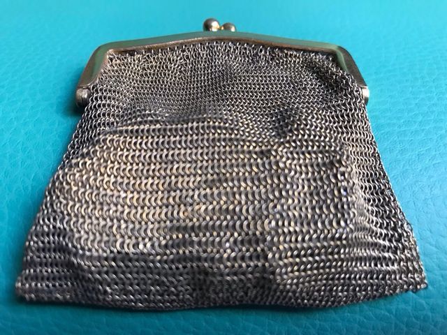 BOLSITO MONEDERO EN MALLA DORADA MUY ANTIGUO