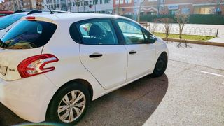 Peugeot 208 2013