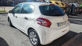 Peugeot 208 2013