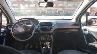 Peugeot 208 2013